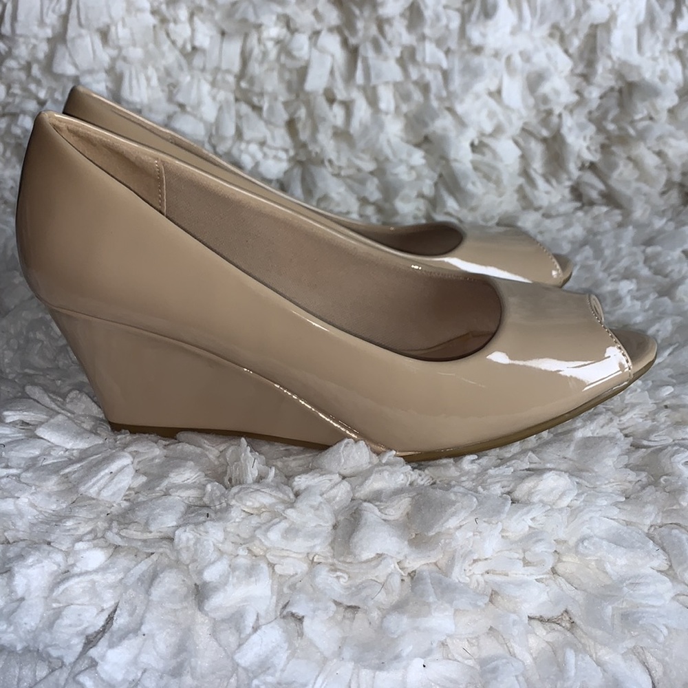 Forever Size 6.5 Like New Wedges - Picture 5 of 7